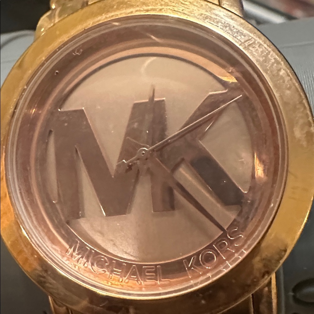Michael Kors Rose Gold Chain-Link Women's Watch - Picture 3 of 4